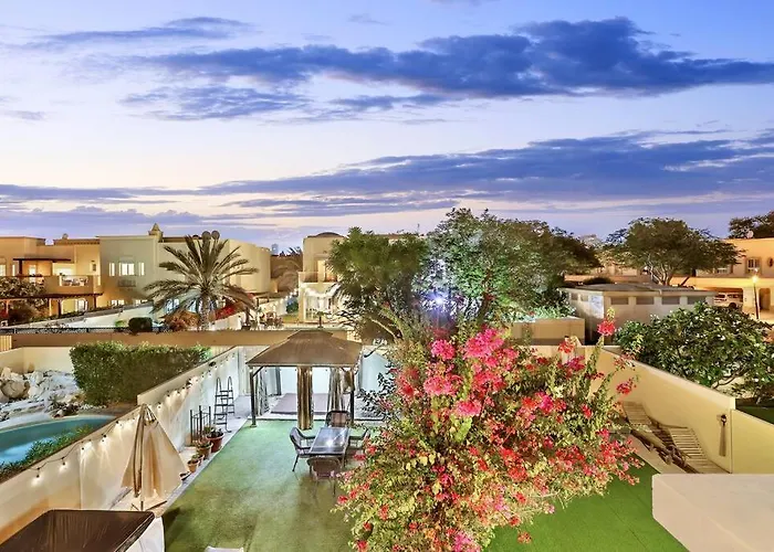 Modern 3Br Villa In Dubai Pool, Views, Great Location